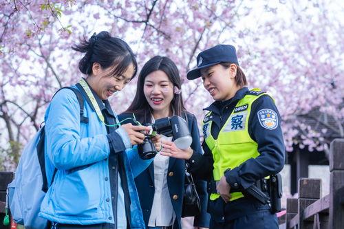 护花使者图片,守护美丽花朵的英勇身影